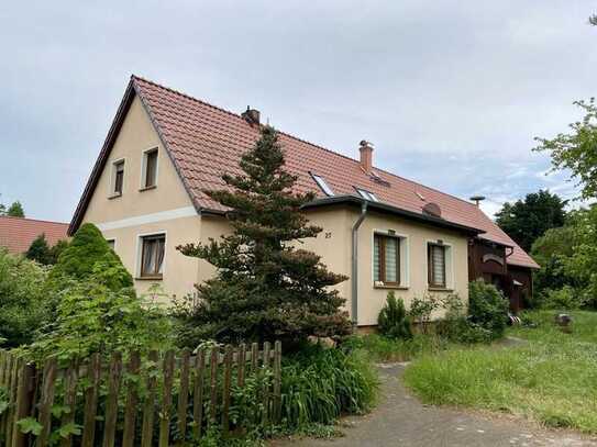 Charmantes Zweifamilienhaus mit unbebautem Grundstück in der Nähe von Magdeburg *PROVISIONSFREI* zu