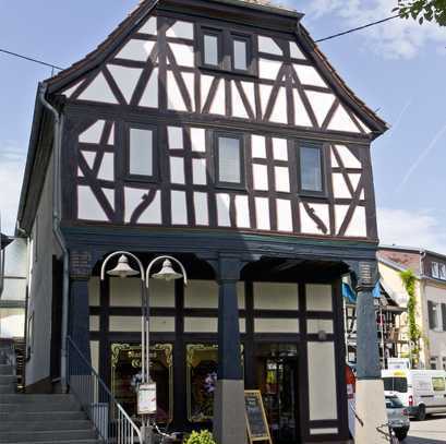 Historisches Wohn- und Geschäftshaus im Ortskern von Wallau