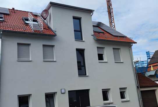 Moderne Wohnung für den gehobenen Anspruch. Ruhige Lage in Feldnähe.