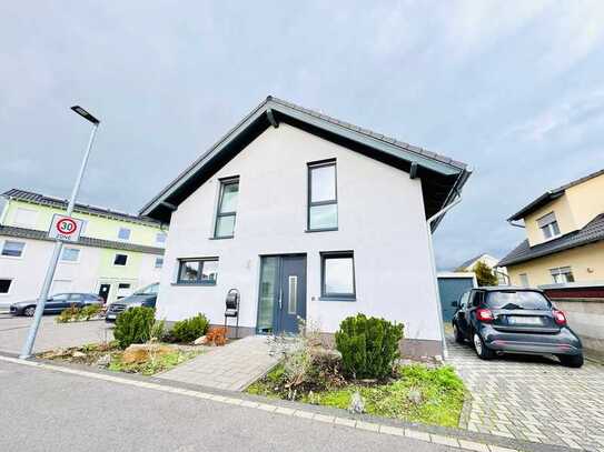 Modernes Einfamilienhaus mit Garten, Garage und Top-Energieeffizienz in familienfreundlicher Lage