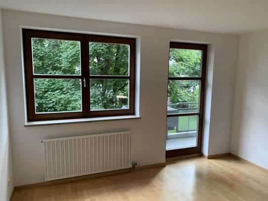 Ansprechende 3-Zimmer-Wohnung mit Balkon und EBK in Unterhaching