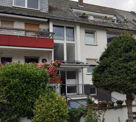 Modernisierte 4-Raum-Wohnung mit Balkon und EBK in Spay-56322