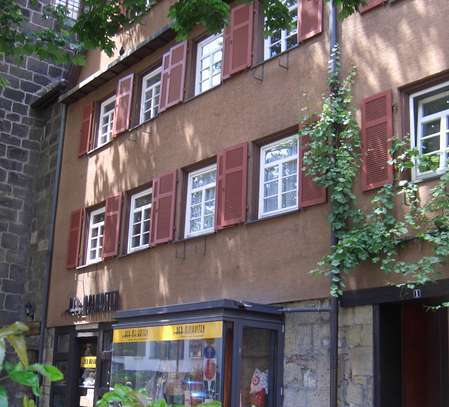 2-Zi-DG-Altbau-Whg. Esslingen am Wolfstor, rustikal und modern, mit EBK