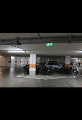 Trockener gepflegter Garagenstellplatz