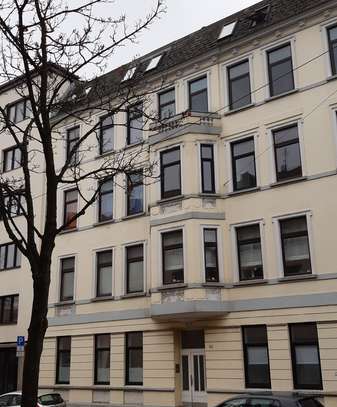 Renovierte Altbauwohnung mit großem Balkon