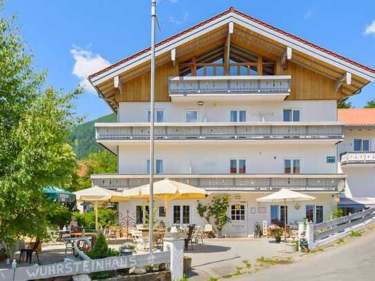 Frisch renoviertes Hotel/Seminarhaus mit großzügigem Biergarten in idyllischer Lage / BETREIBERFREI