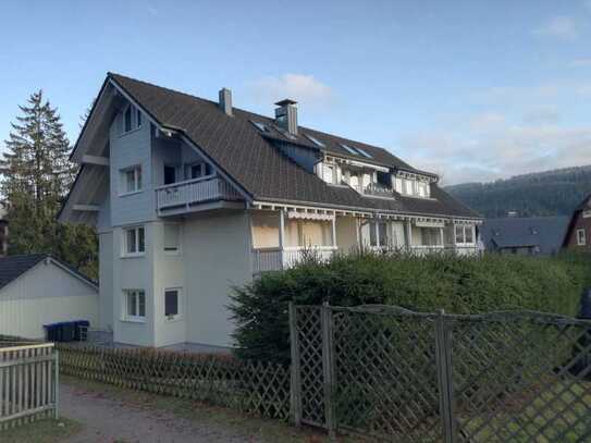 Gepflegte 2,5-Zimmer-Maisonette-Wohnung mit Balkon und EBK in Titisee