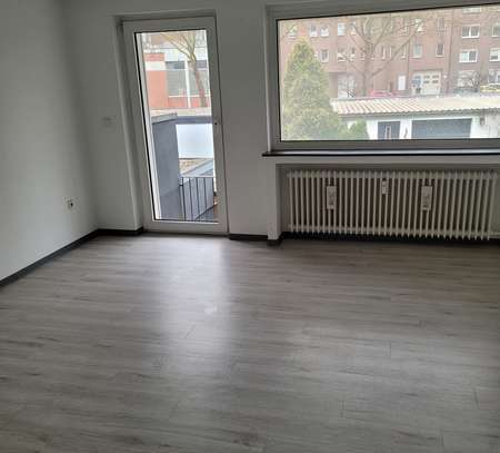 Schöne, helle Single Wohnung mit XXL - Balkon