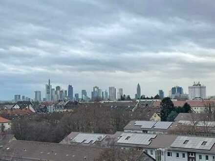 Skylineblick - 2 Zimmerwohnung mit eigenem Stellplatz auf der Berger Straße