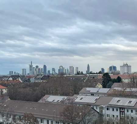 Skylineblick - 2 Zimmerwohnung mit eigenem Stellplatz auf der Berger Straße