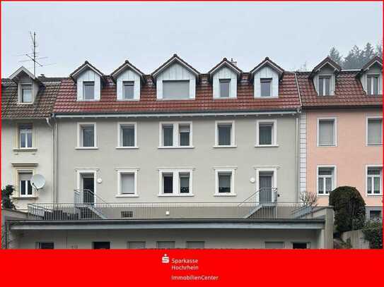 Helle Souterrain-Wohnung mit Terrasse