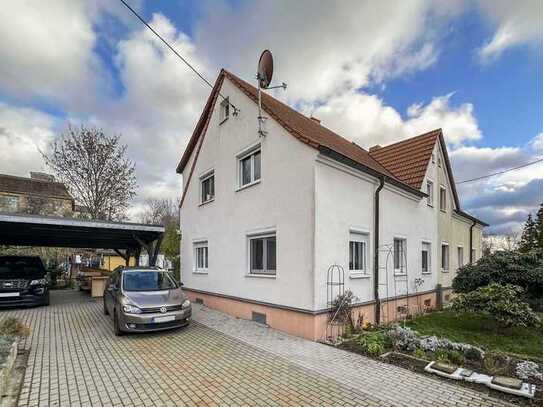 Raum für Ihre Ideen: Vorteilhaft geschnittene DHH mit Garten, Anbau, Doppelcarport und Potenzial