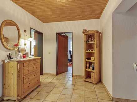 Gepfelge 4-Zimmer-Wohnung mit Balkon und TG-Stellplatz!