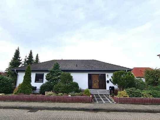 Großzügiger freistehender modernisierter Bungalow