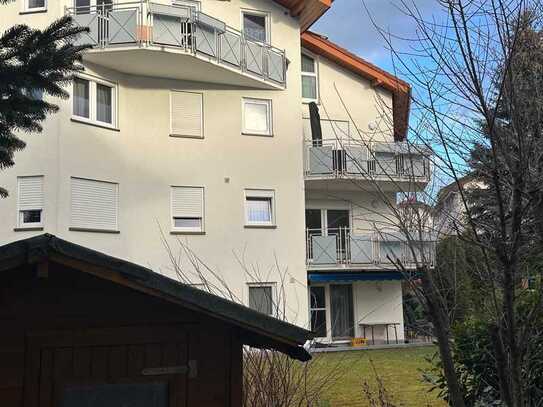 Sanierte Wohnung mit drei Zimmern sowie Balkon und Einbauküche in Neuenbürg