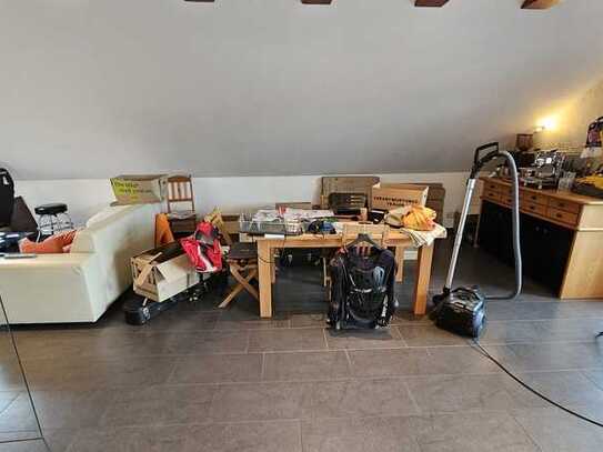 professionell ausgebaute 3-Zimmer-Dachgeschosswohnung mit EBK in Erlangen