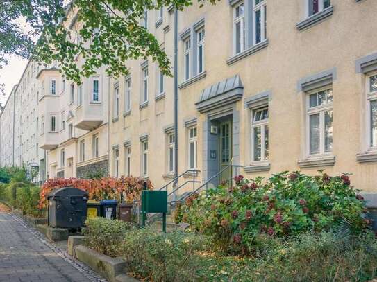 Tolle Altbauwohnung mit Balkon