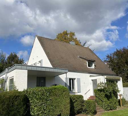 Freistehendes Einfamilienhaus mit großem Garten