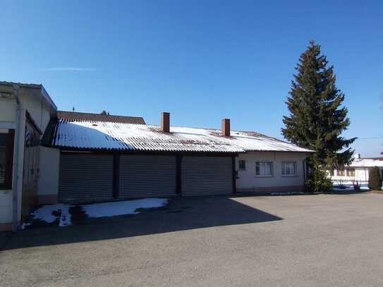 Lagerhalle mit kleinem Büro