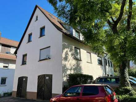 2 Familien-Haus mit 2 Garagen sofort frei!