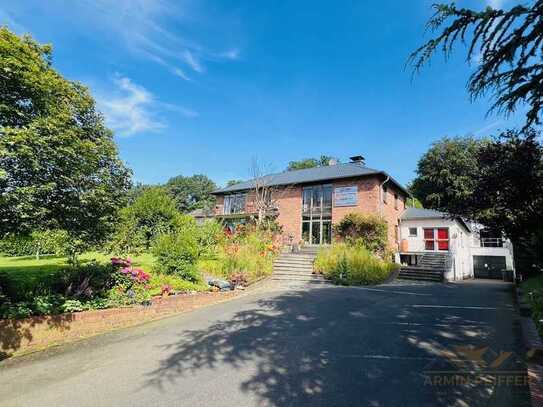 Stadtvilla mit wunderschönem Garten,
Loft und vielseitig nutzbaren Wohn-/ Gewerbeflächen