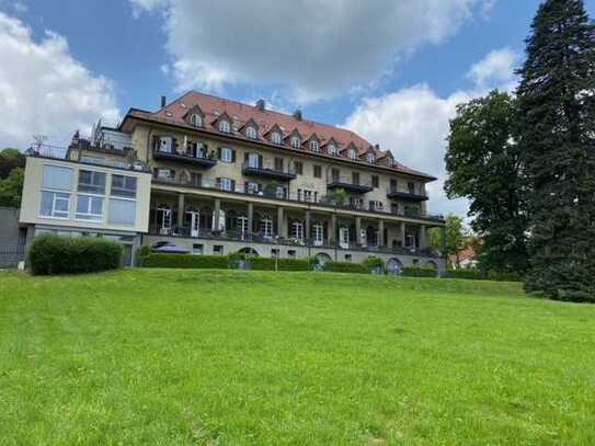 Großzügige und offene Maisonette-Wohnung mit Terrasse, Garage und Carport-Stellplatz