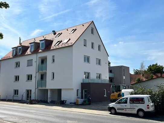 ***2-Zimmer-Wohnung im 1. OG mit Balkon und Dachterrasse***