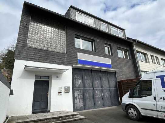 Mehrfamilienhaus mit Gewerbehalle in zentraler Lage und mit guter Anbindung