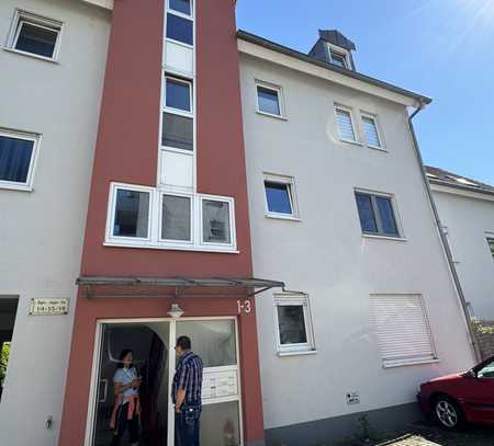 Stilvolle, gepflegte 2-Zimmer-Wohnung mit gehobener Innenausstattung mit Balkon und EBK in Eppelheim