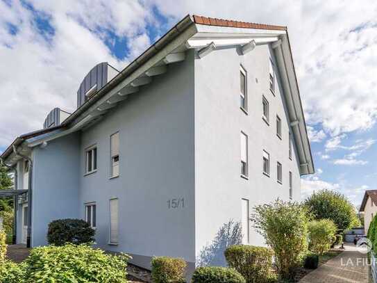 Renovierte Erdgeschosswohnung mit Tiefgaragenplatz und Außenstellplatz