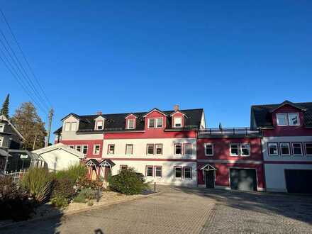 lichtdurchflutete und moderne 3-Raum-Wohnung direkt am Park mit PKW-Stellplatz