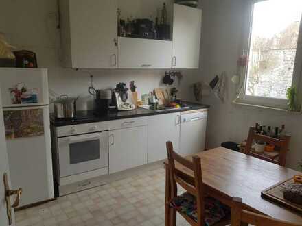 390 € - 63 m² - 3.0 Zi. 

Available for rent for a single female who can be like family.
