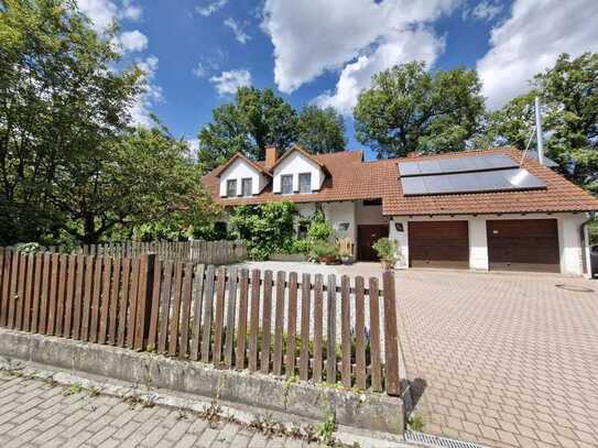 **Großes Einfamilienhaus mit Einliegerwohnung und Eckgrundstück in Thurnau**