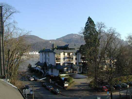 Vollmöblierte 5-Zimmer-Maisonette-Wohnung mit Rheinblick