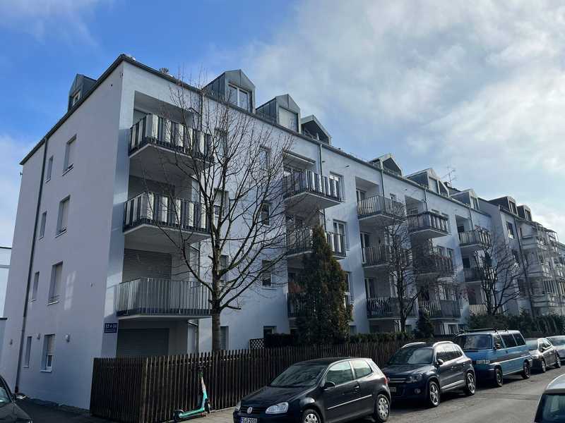 Moderne 3,5-Zimmer Maisonette-Wohnung im 4. OG mit Balkon in Milbertshofen