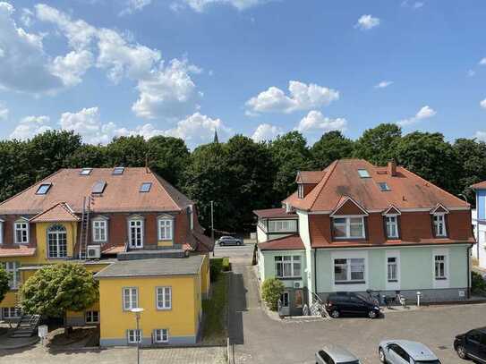 Sanierte 3-Zimmer-Wohnung in Villa "Unikum" mit Ausblick!