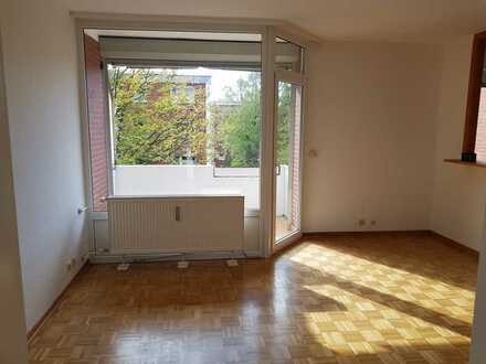 Vollständig renovierte Wohnung mit eineinhalb Zimmern sowie Balkon und EBK in Hannover