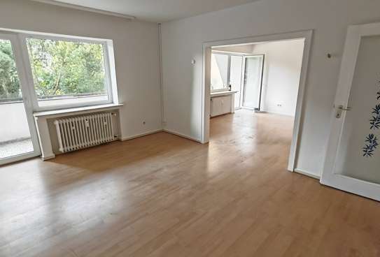 Schöne Wohnung mit großem Balkon