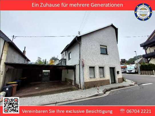 Großes Einfamilienhaus mit Einliegerwohnung, Hof und Carport