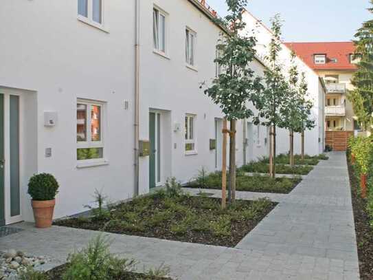 Solides Reihenhaus mit großzügigem Dachstudio in Stadtnähe