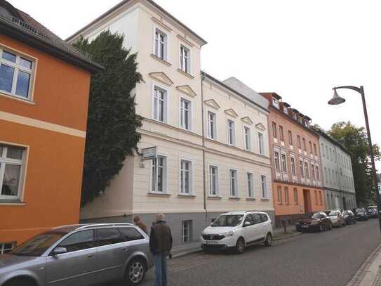 Renovierte 2-Zimmer-Dachgeschoß-Wohnung mit Balkon im Fürstenwalder Zentrum