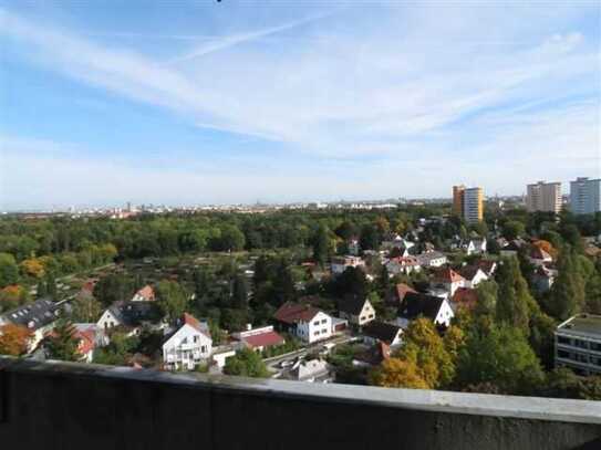 Penthouse Feeling im 14. OG ! Traumhafter Ausblick - 2,5 (3) Zi. Wohnung mit Balkon