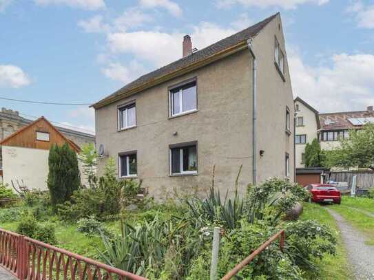 Willkommen zu Hause: Renovierungsbedürftiges EFH mit Garten und Garage in naturnaher Lage