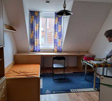 Wir haben Ihr Zuhause! 1 Zimmer Studentenwohnung, voll möbliert, zentral gelegen!