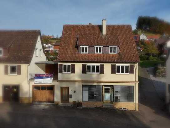 Wohnhaus mit Gewerbeeinheit und Garage in Sulzbach-Laufen