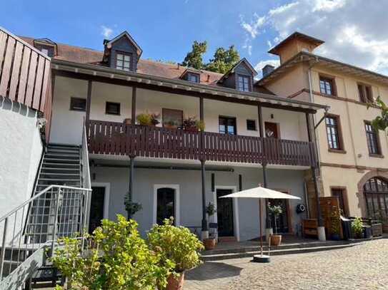 4 Zimmer - Moderner Luxus in historischen Gebäude