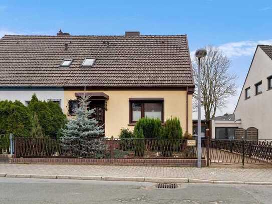 Schnuckelige Doppelhaushälfte mit Garage und schönem Garten in ruhiger Lage von Blumenthal