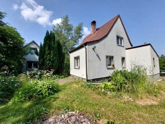 Einfamilienhaus mit separatem Gästehaus in idyllischer Lage