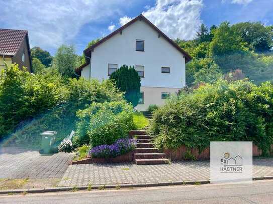 Idyllisches Wohnen in Winnweiler: Einfamilienhaus mit beeindruckendem Ausblick und flexibler Nutzung