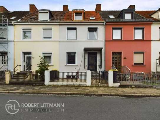 Sanierungsbedürftiges Reihenmittelhaus mit zwei Wohneinheiten in Bremen, Gröpelingen